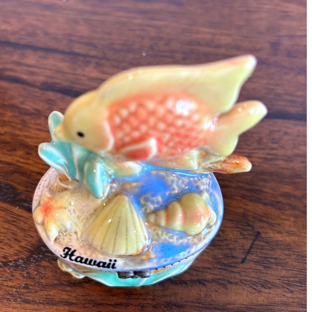 Vintage Hawaii Tropical Fish Ceramic Trinket Box Keepsake Coastal Beach Ocean